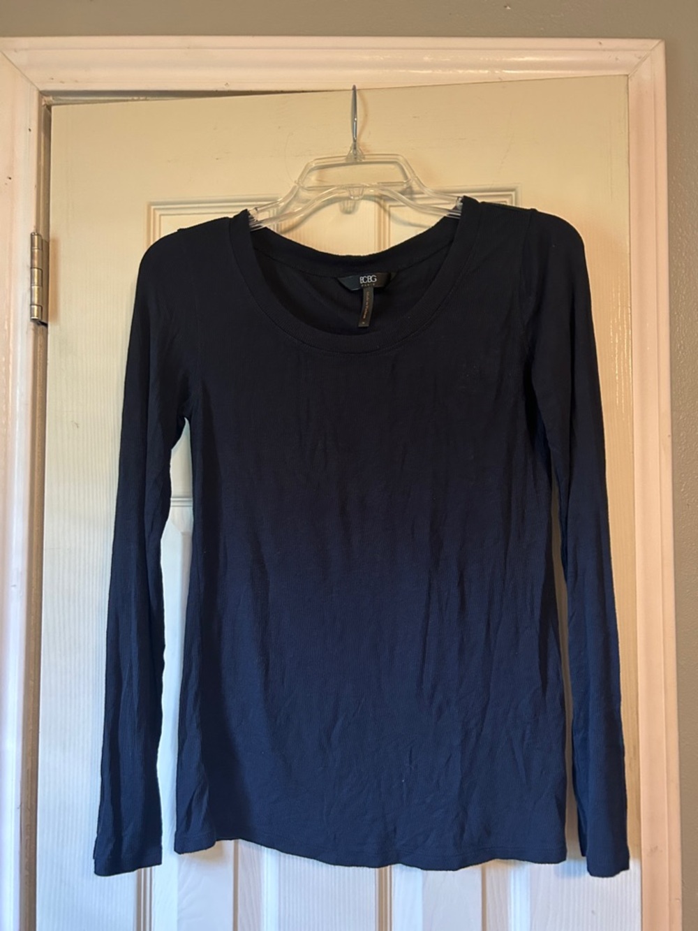 Offer $7🐞 BCBG  Paris black tee long sleeve